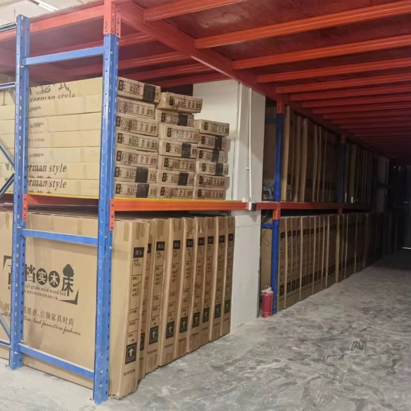Shelf-type attic deck