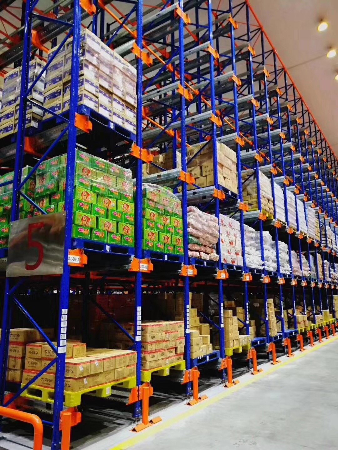 The future development trend of storage shelf industry