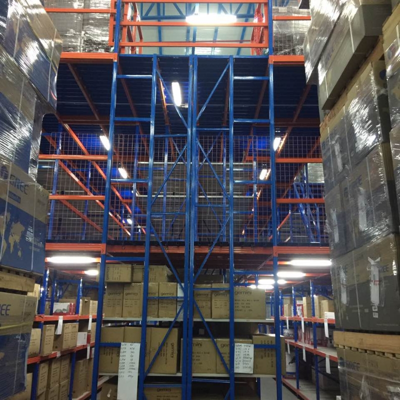 Double-deck attic platform 