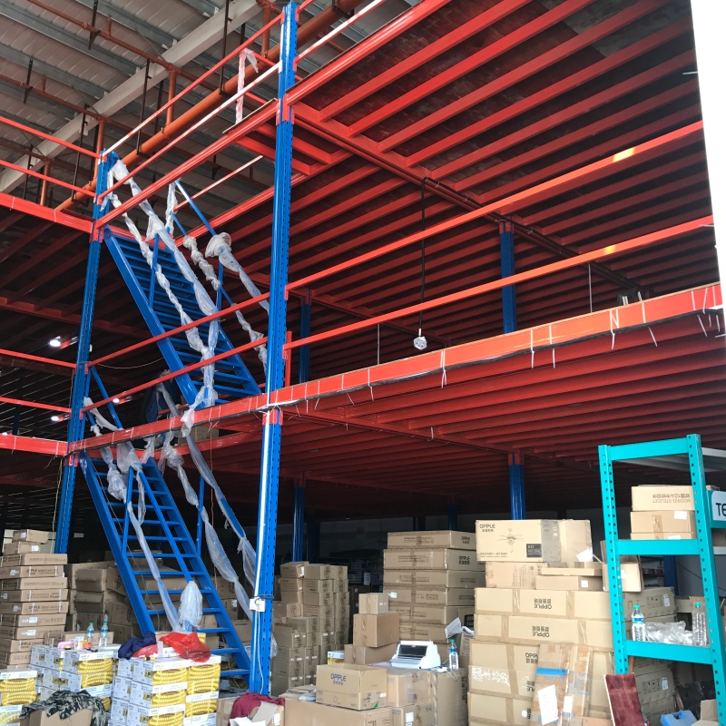 Double-deck attic platform 