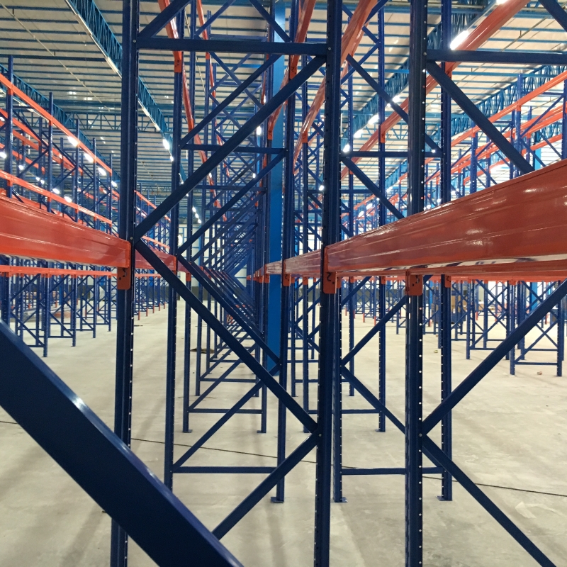 Heavy warehouse shelf