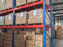 What types can the styles and structures of warehouse shelves be classified into