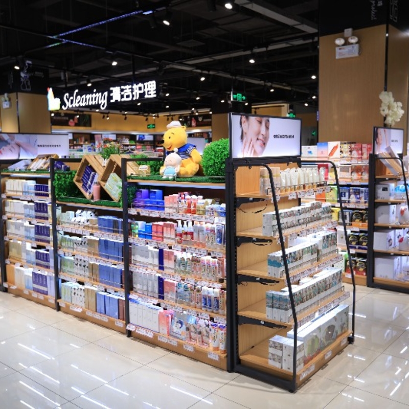 Double-sided back panel shelving for retail stores